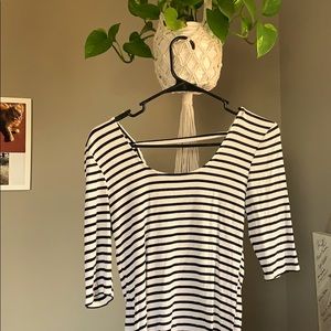 Tight fitting straight scoop neck top (size large)